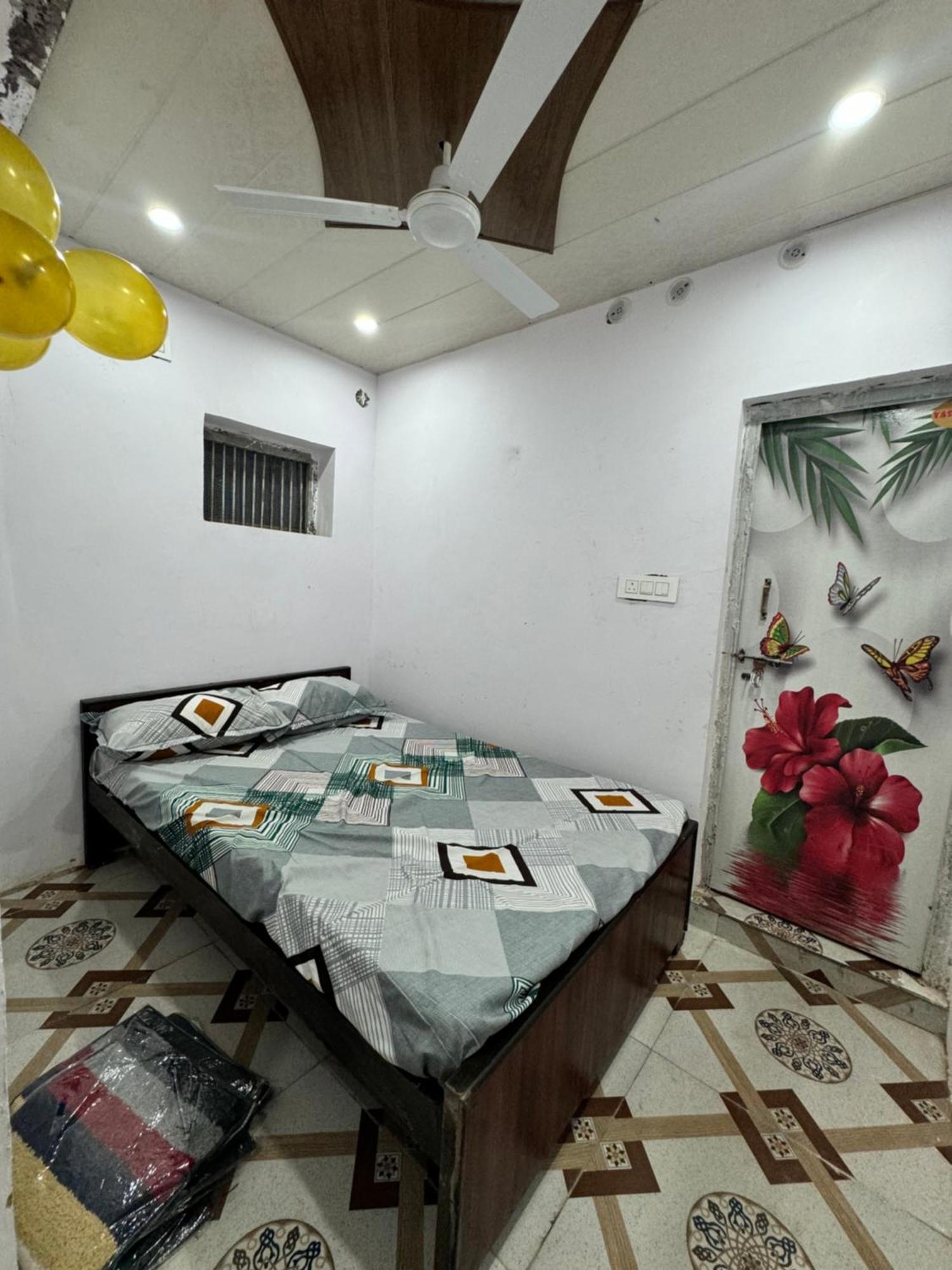 Hotel Pakhi Residency à Vrindāvan Extérieur photo