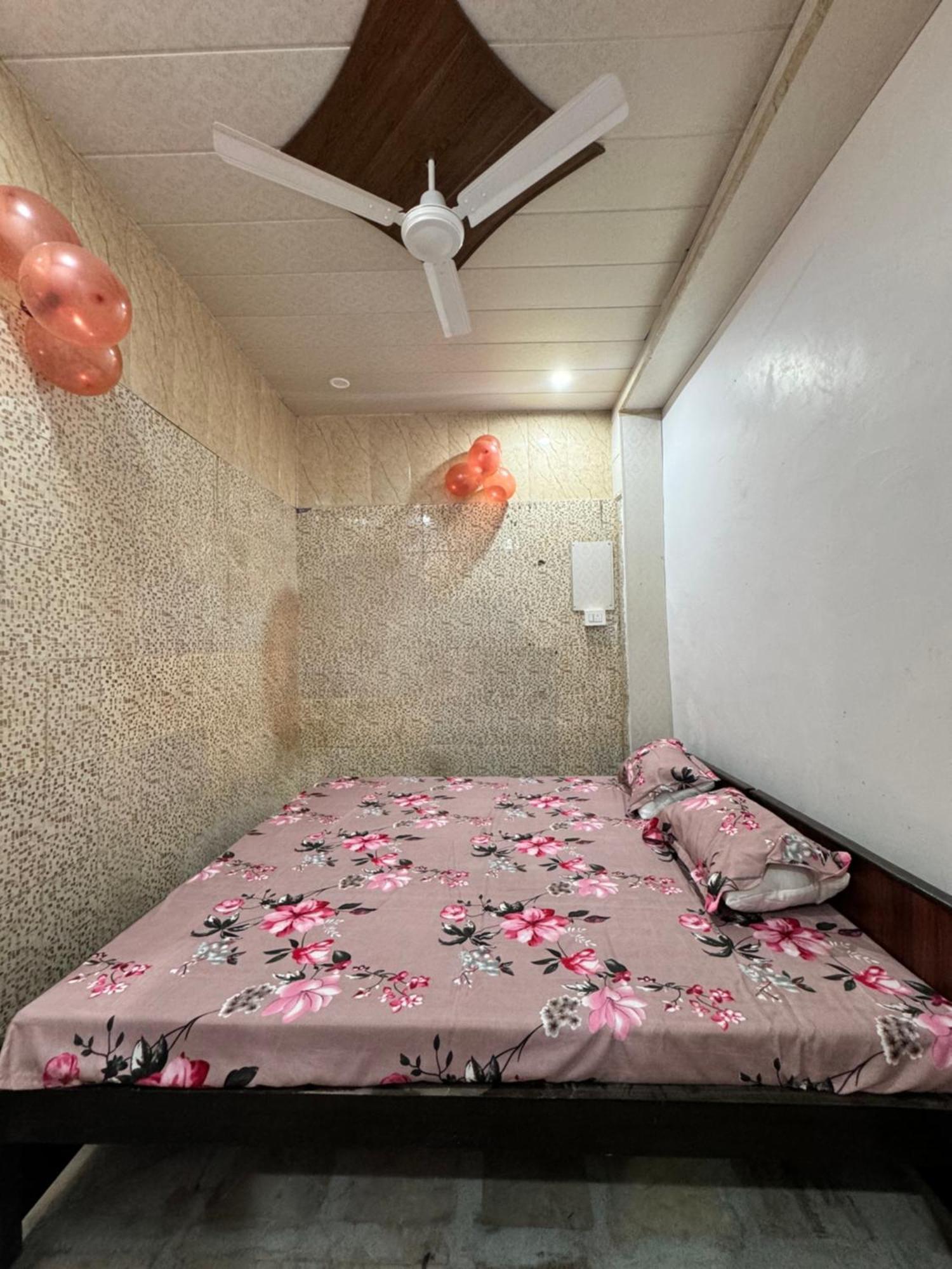 Hotel Pakhi Residency à Vrindāvan Extérieur photo