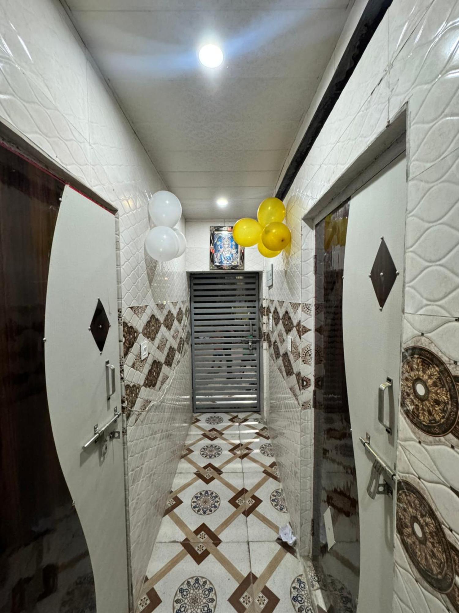 Hotel Pakhi Residency à Vrindāvan Extérieur photo