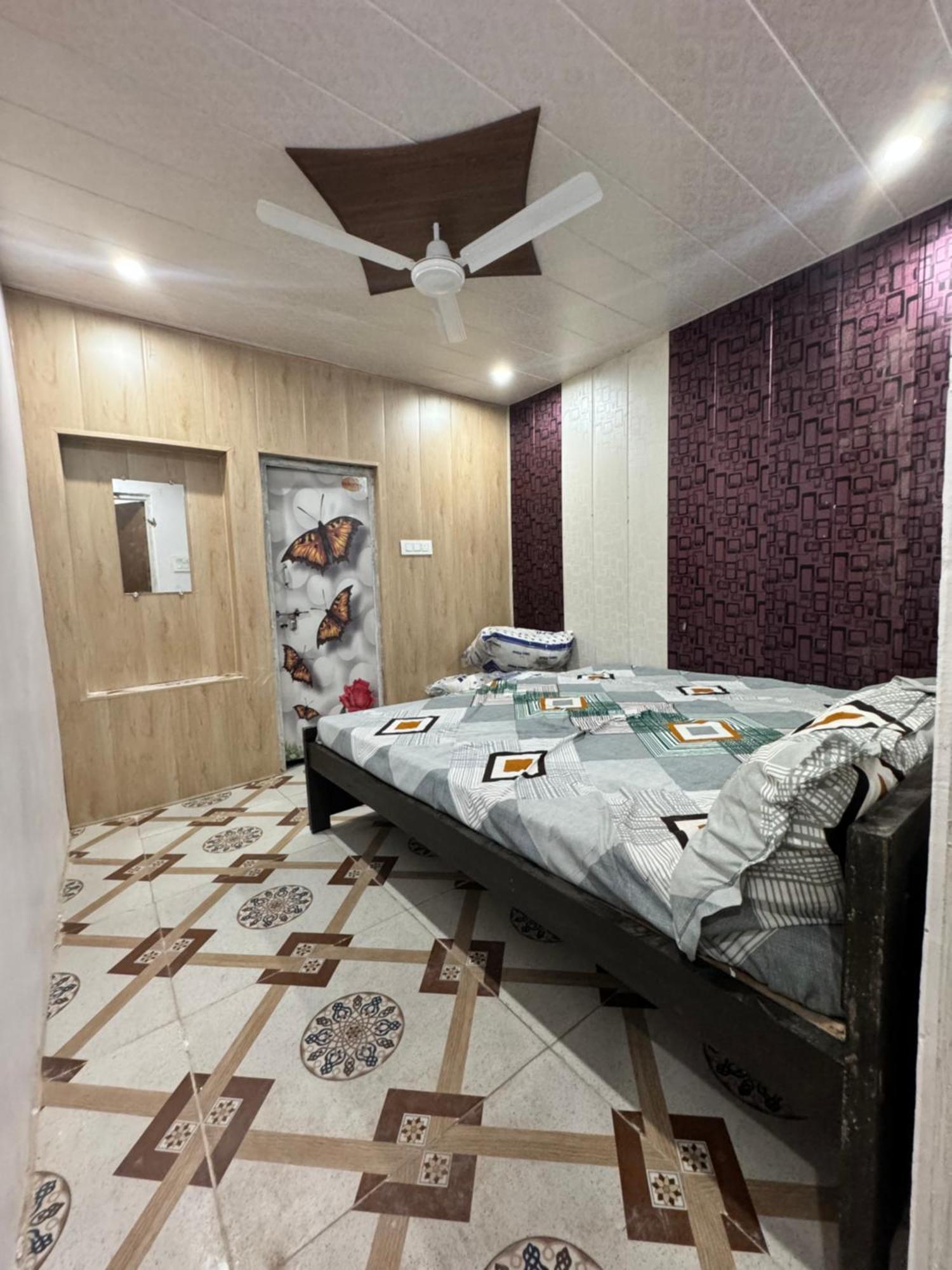 Hotel Pakhi Residency à Vrindāvan Extérieur photo
