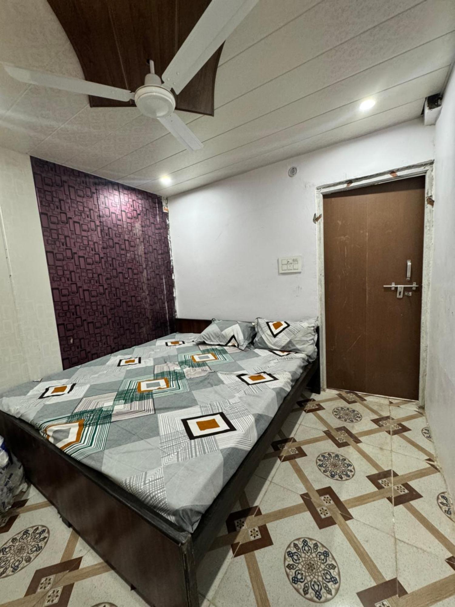 Hotel Pakhi Residency à Vrindāvan Extérieur photo