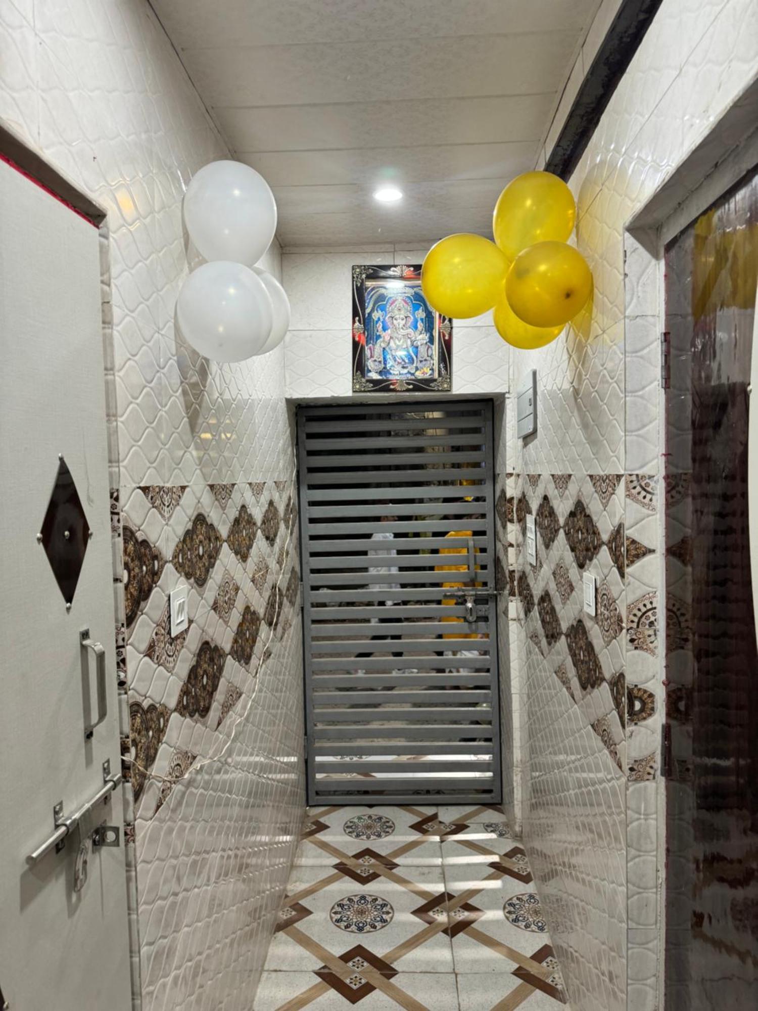 Hotel Pakhi Residency à Vrindāvan Extérieur photo
