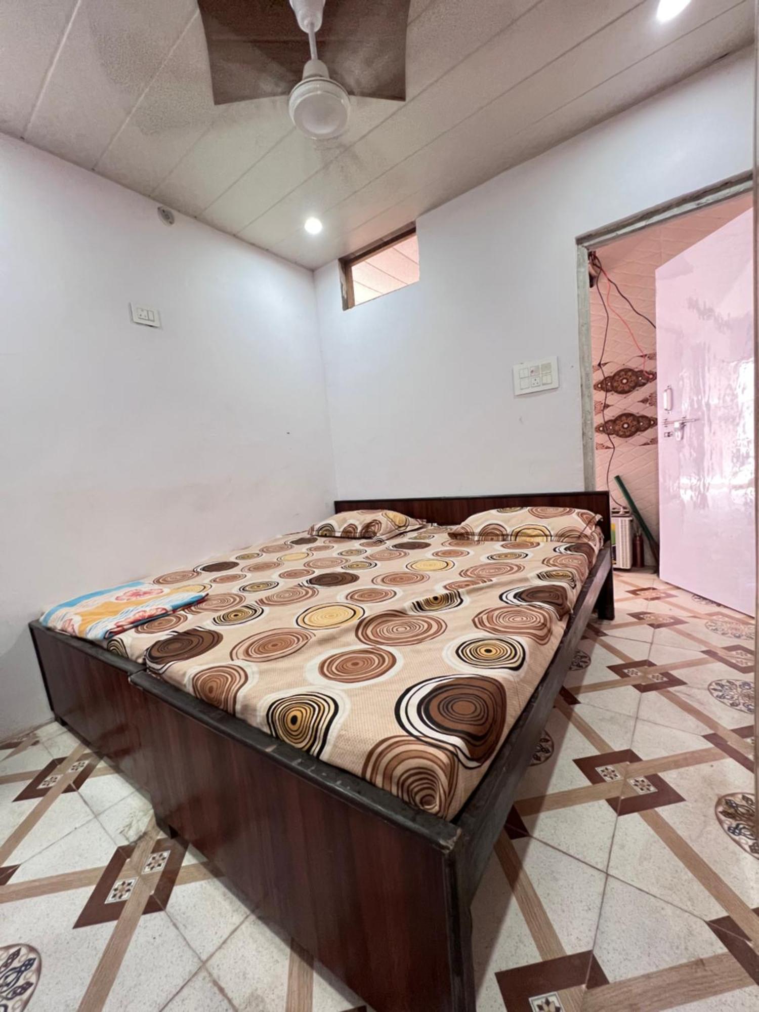 Hotel Pakhi Residency à Vrindāvan Extérieur photo