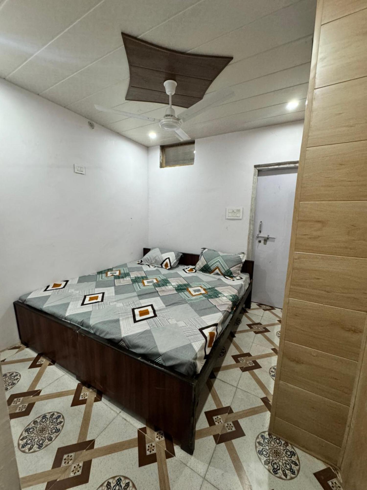 Hotel Pakhi Residency à Vrindāvan Extérieur photo