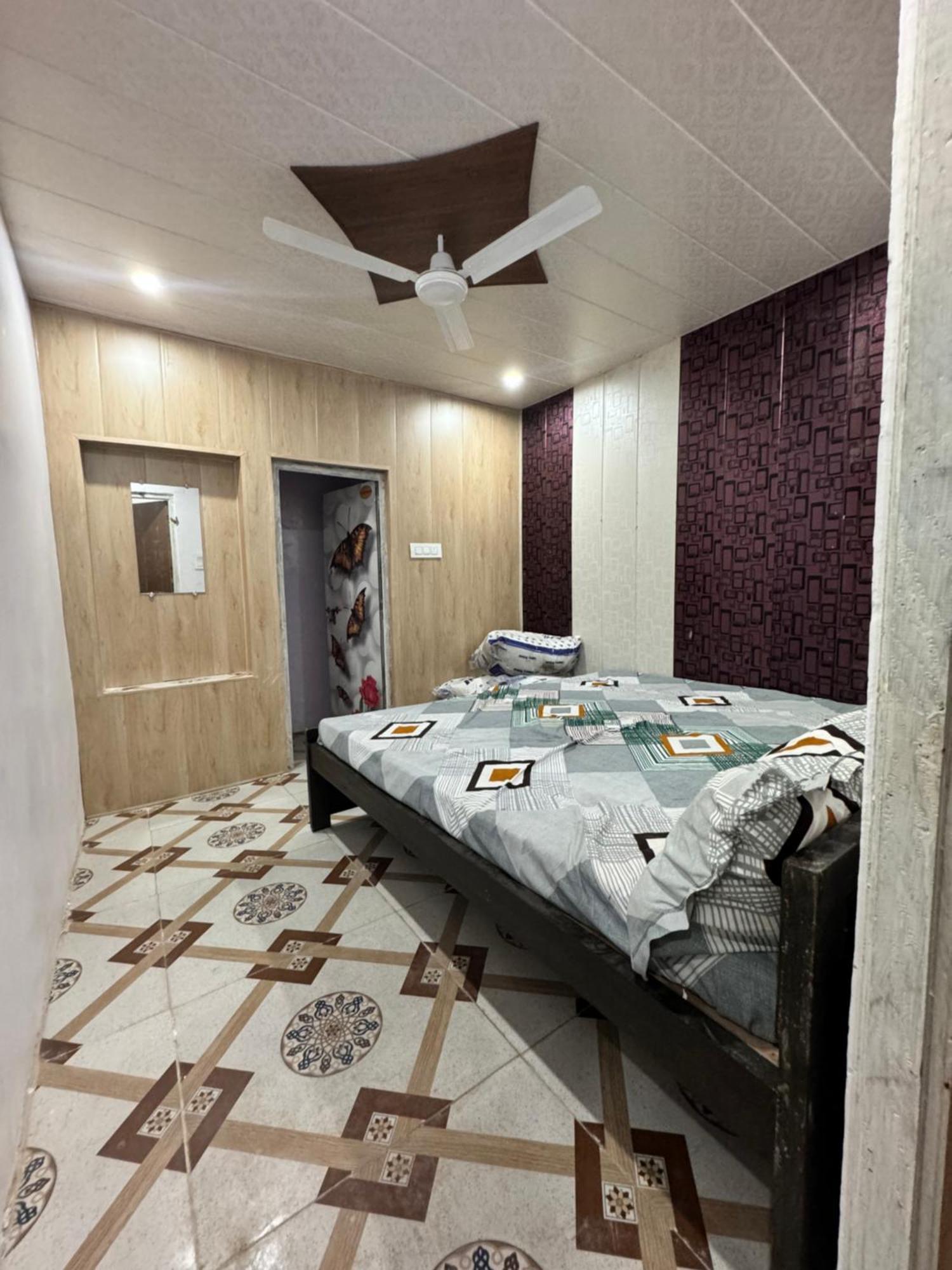 Hotel Pakhi Residency à Vrindāvan Extérieur photo