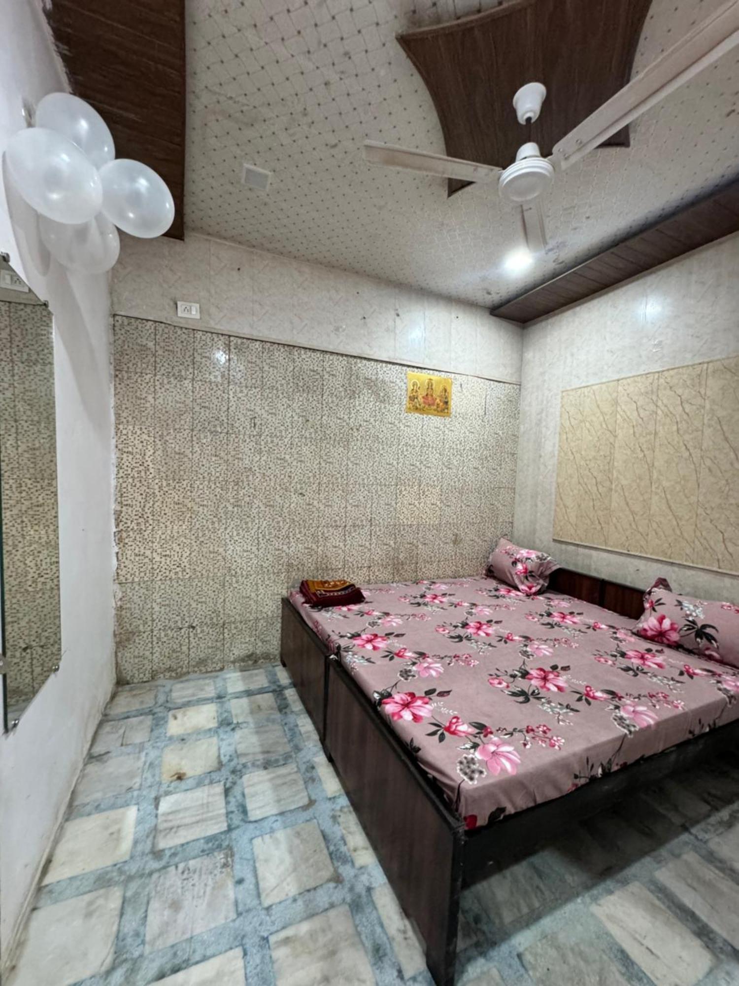Hotel Pakhi Residency à Vrindāvan Extérieur photo